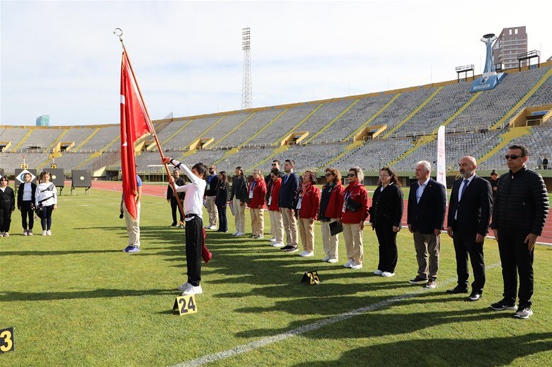 Okul Sporları Okçuluk İl Birinciliği Müsabakaları Heyecanı Atatürk Stadı'nda Başladı