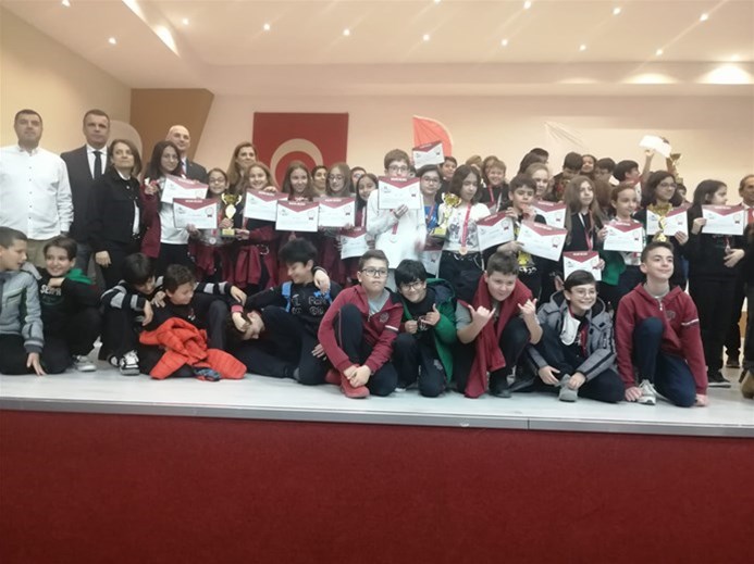 " 2023-2024 Öğretim Yılı Okullar Arası Mahalli İzmir Küçükler Satranç Yarışması ” nda ödüller sahiplerini buldu. 