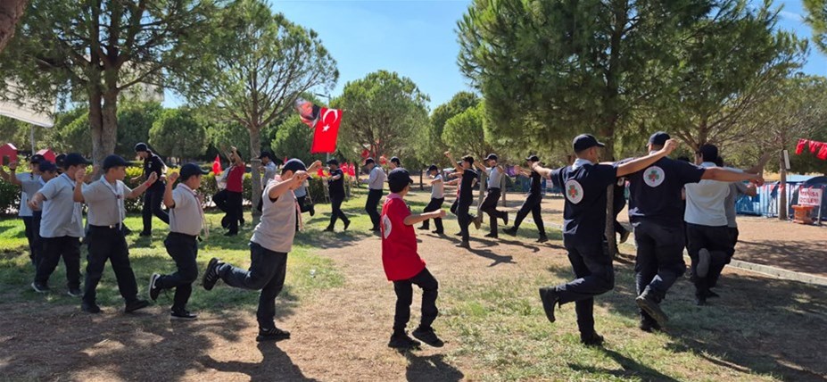Gençlik ve Spor Bakanlığı tarafından düzenlenen Milli Bilinç Kampı, İzmir’in kurtuluşunun 103. yılı etkinlikleri kapsamında tamamlandı.