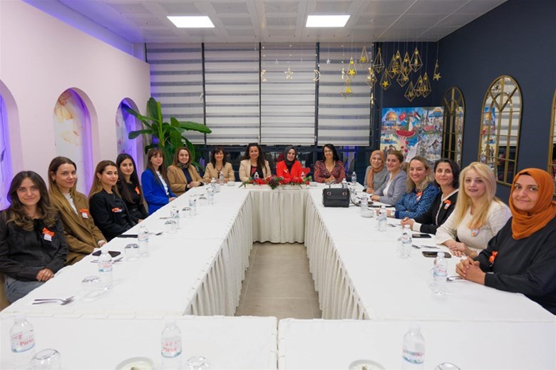 KADINA YÖNELİK ŞİDDETE KARŞI BİRLİKTE GÜÇLENİYORUZ...