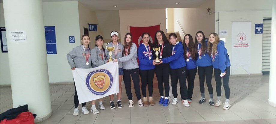 İzmir’de Okul Sporları Tenis İl Birinciliği Tamamlandı