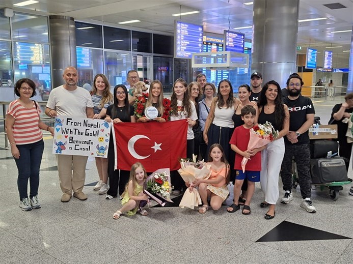 Tarihi başarıya coşkulu karşılama!