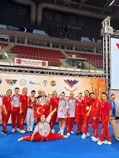 İZMİRLİ MİLLİ SPORCULARDAN SOFYA’DA GURURLANDIRAN BAŞARI